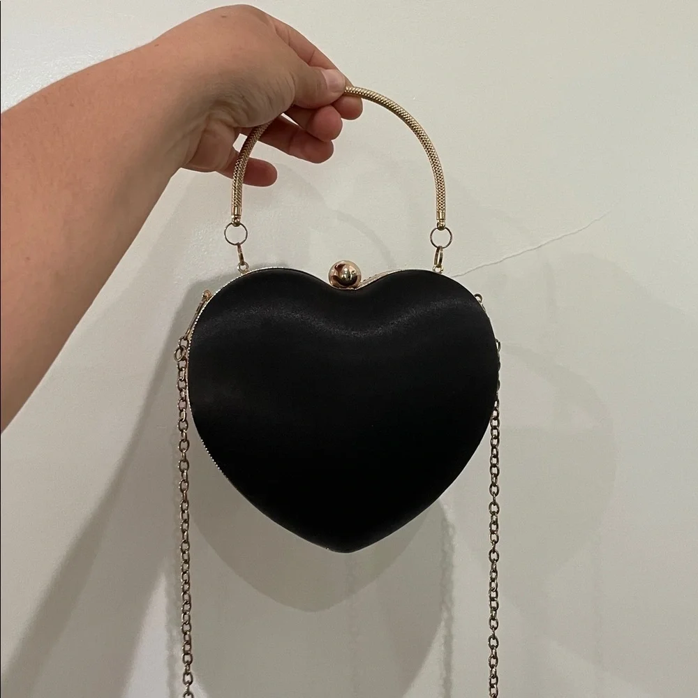 Rhinestones Black Heart-Shaped Clutch with Gold Chain and Handle